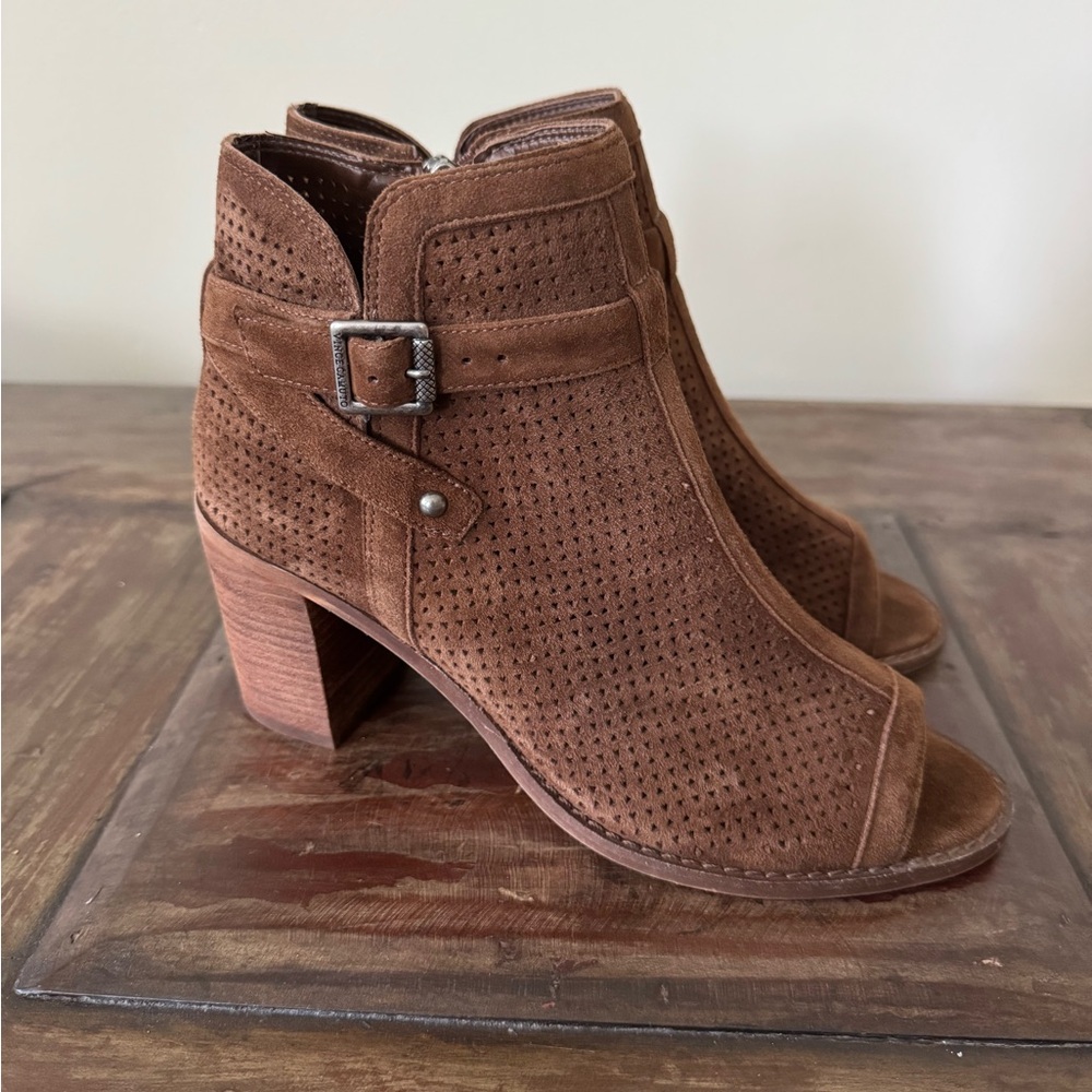 Vince Camuto Temira brown suede‎ peep toe booties women size 7